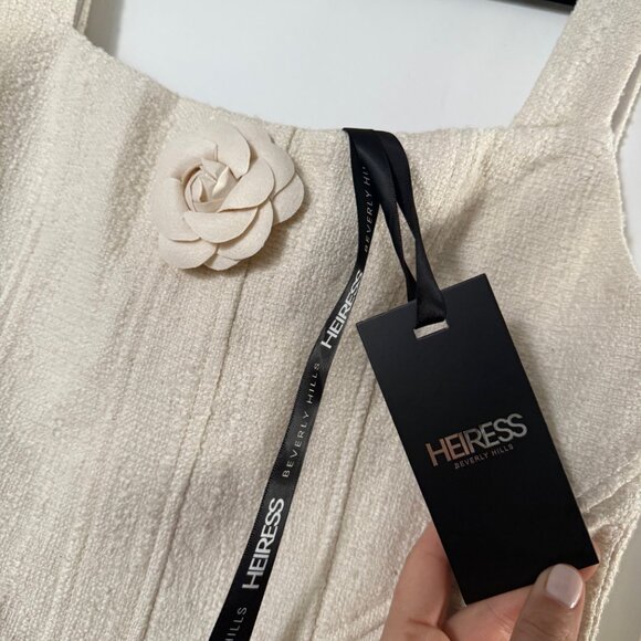 Cream Boucle Flower Mini Dress Heiress- Claudia Schiffer Sofia Richie Lookalike - Picture 4 of 16